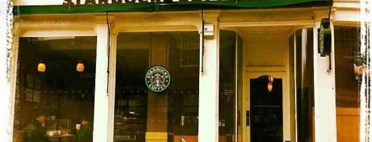 Starbucks is one of Orte, die Paige gefallen.