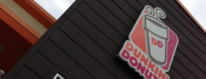 Dunkin' is one of Locais curtidos por Lizzie.