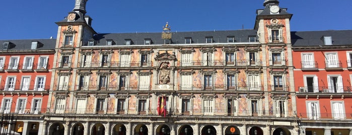 Puerta del Sol is one of Orte, die Julio gefallen.