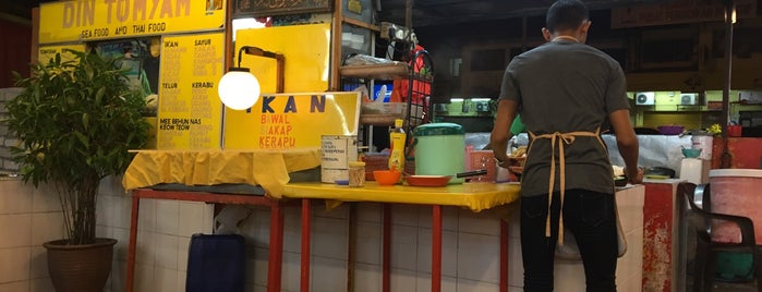 Din Tomyam Seafood & Thai is one of Makan @ PJ/Subang(Petaling) #3.