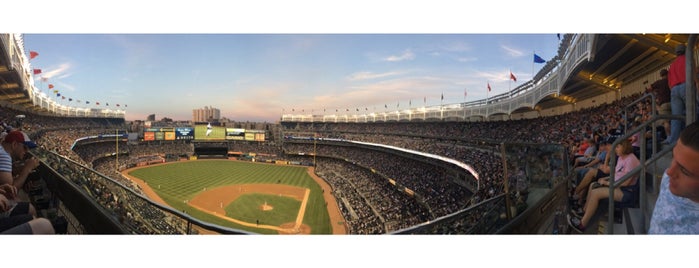 Yankee Stadium is one of สถานที่ที่ Sara Grace ถูกใจ.