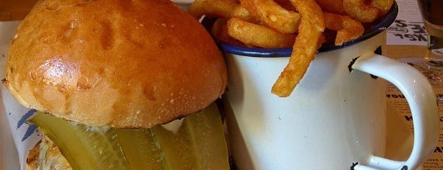 Burgers and Beers Grillhouse is one of Tempat yang Disimpan Elise.