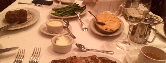 Ruth's Chris Steak House is one of สถานที่ที่บันทึกไว้ของ Ruben.