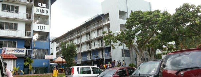 Kolej 13 is one of Universiti Putra Malaysia.