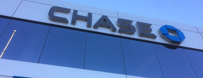 Chase Bank is one of Tempat yang Disukai Thomas.