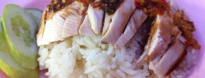 ข้าวมันไก่ ท่าน้ำปากเกร็ด Chicken Rice is one of Bangkok.