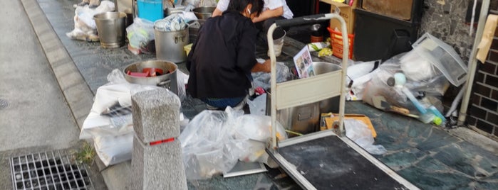 びっくりうどん 三好野 is one of 飲食店.