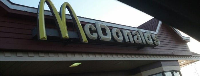 McDonald's is one of สถานที่ที่ Larry ถูกใจ.