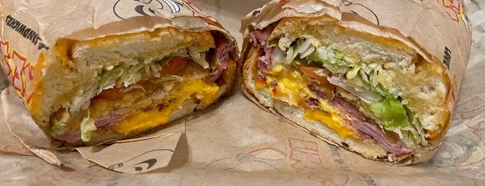 Ike's Sandwiches is one of Ryan'ın Beğendiği Mekanlar.