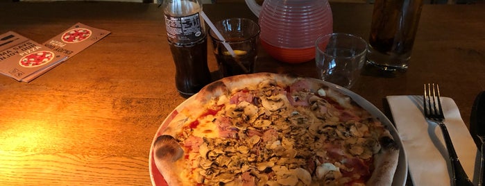 Mama Pizzeria is one of Louiseさんのお気に入りスポット.