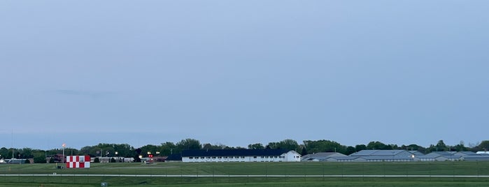 Austin Straubel International Airport (GRB) is one of Tempat yang Disukai JRA.