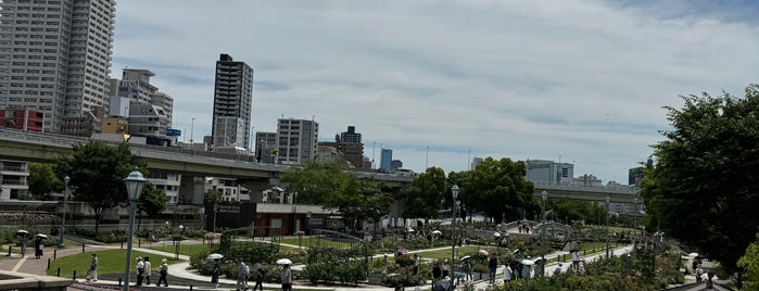 Nakanoshima Rose Garden is one of Osaka.