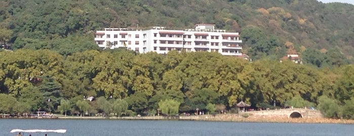 Shangri-La Hotel Hangzhou is one of Tempat yang Disukai A.