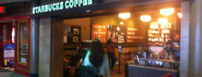 Starbucks is one of Lugares favoritos de Mikaela.