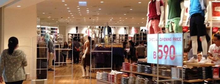 UNIQLO is one of Lugares favoritos de Yodpha.