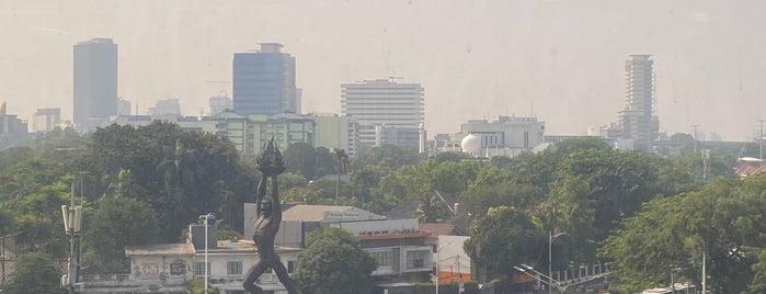Patung Pemuda Membangun - Bundaran Senayan is one of Service Solahart Jakarta Timur - 02124003751.