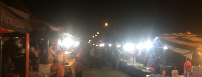 Pasar Malam Kg Bkt Changgang is one of Tempat yang Disukai ꌅꁲꉣꂑꌚꁴꁲ꒒.