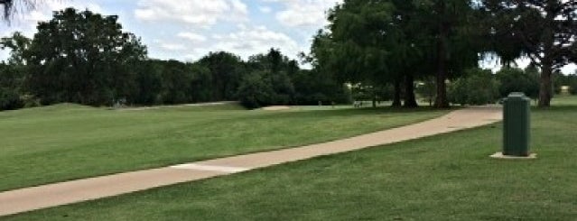 Lincoln Park Golf Course is one of Tempat yang Disukai Tariq.