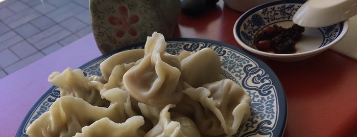 Queenie's Dumplings is one of Динаさんのお気に入りスポット.