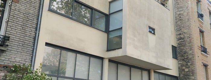 MAISON PLANEIX Le Corbusier is one of Парижск.