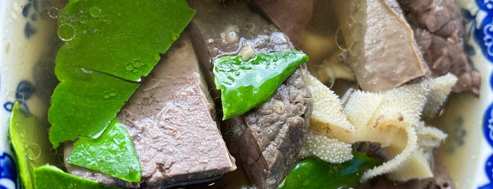 เนื้อล้วนล้วน By เชฟชา is one of Beef noodle and soup สายคนรักเนื้อ 🐂.