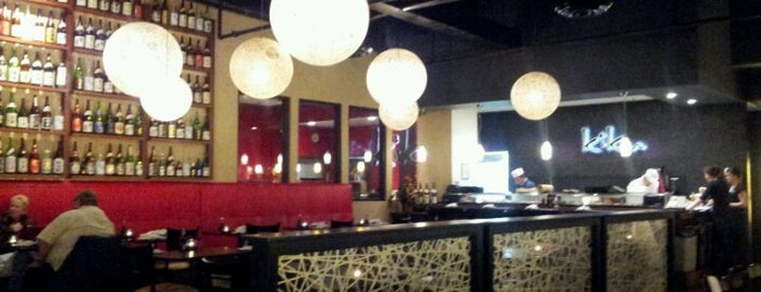 Kiku Japanese Steakhouse & Sushi Lounge is one of Tempat yang Disukai Kelly.