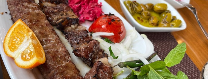 Reyhan Kebab House | کباب سرای ریحان is one of Locais curtidos por Pouria.