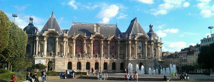 Place de la République is one of Lille Awesomyz.