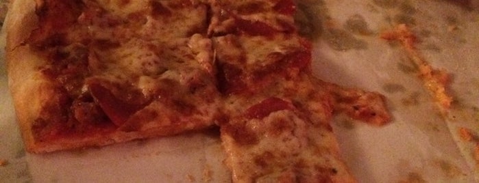 John's Pizzeria is one of Locais salvos de Josh.