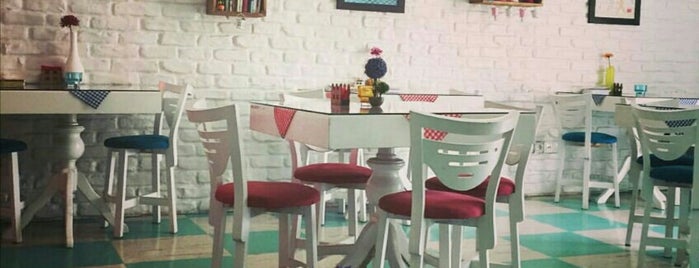 Charkhoone Café | كافه چارخونه is one of สถานที่ที่บันทึกไว้ของ Sarah.
