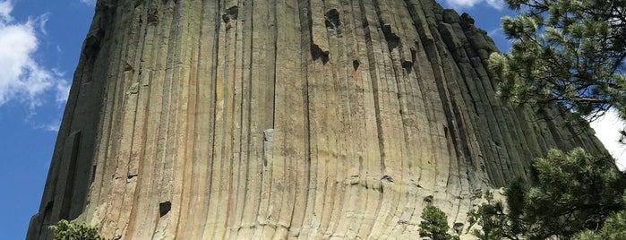 Devils Tower National Monument is one of Lugares favoritos de Mark.