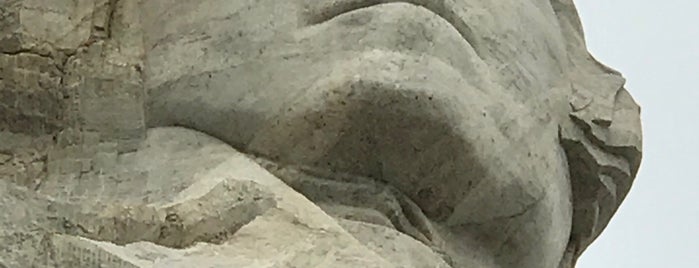 Mount Rushmore National Memorial is one of Locais curtidos por Mark.