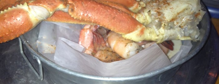 Coosaw Creek Crab Shack is one of Locais curtidos por Mike.