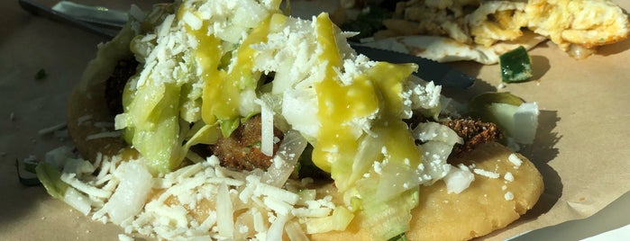 Papalote Taco House is one of Lugares favoritos de Scott.