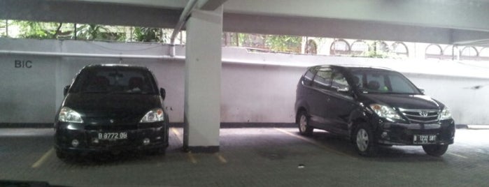 Car Parking RSIA Bunda Menteng is one of Irma 님이 저장한 장소.