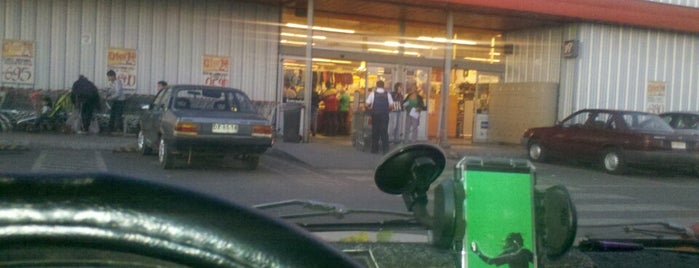 Super Bodega Acuenta is one of Chillán Supermercados.