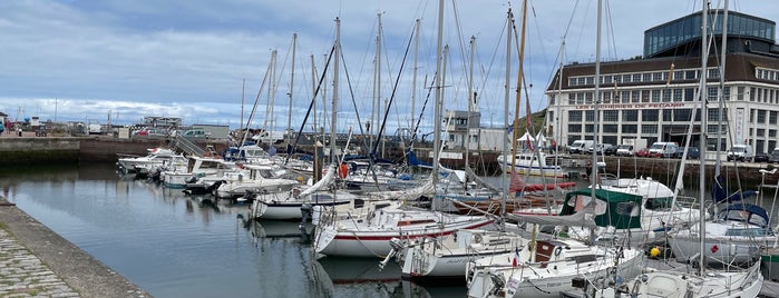 Port de Fécamp is one of Locais curtidos por CM.