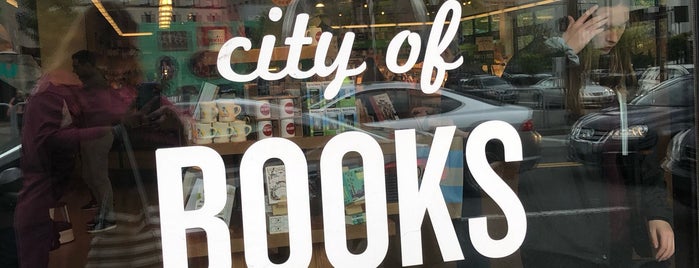 Powell's City of Books is one of Orte, die Javier gefallen.