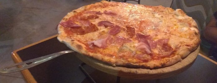 Il Forno Pizza is one of Laura’s Liked Places.