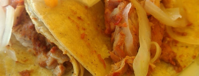 Tacos De Mixiote is one of สถานที่ที่ Ule ถูกใจ.