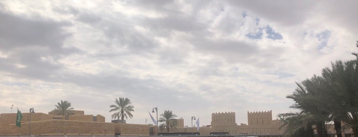 Walls & Towers of Old Diriyah Sector 6/1 is one of Locais curtidos por Lina.