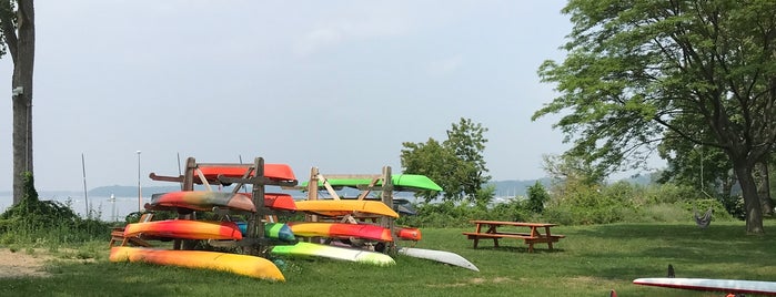 Burlington Surf Club is one of Linaさんのお気に入りスポット.