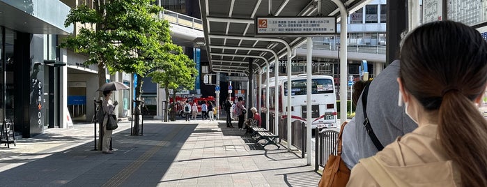枚方市駅南口バス停 is one of 08関西の事業所.
