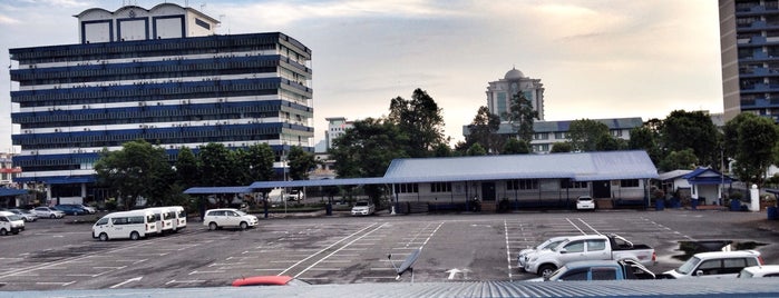 Sarawak Contingent Police Headquarters (IPK Sarawak) is one of Kuching Government Buildings.