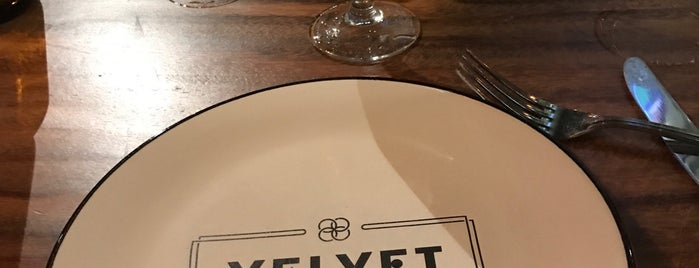 Velvet Global Steakhouse is one of Tempat yang Disukai Jhalyv.