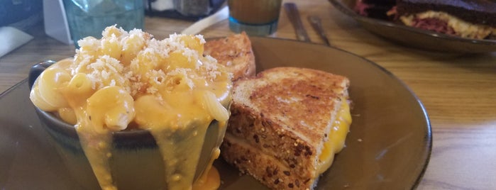 Gator's Grilled Cheese Emporium is one of Lugares guardados de Jenny.