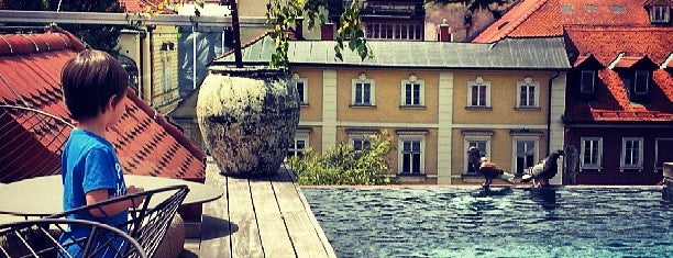 Vander Urbani Resort is one of Lugares favoritos de Tina.