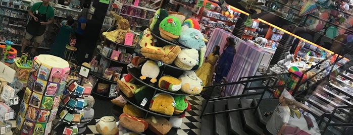 The Toy Store is one of Posti che sono piaciuti a Jennifer.