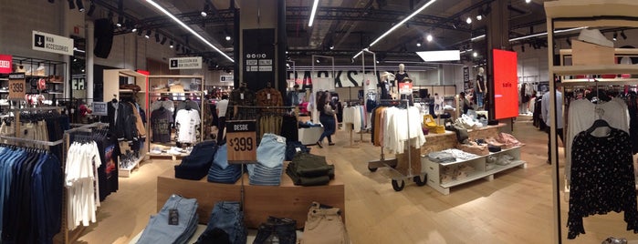 Pull&Bear Altama City is one of Andrésさんのお気に入りスポット.