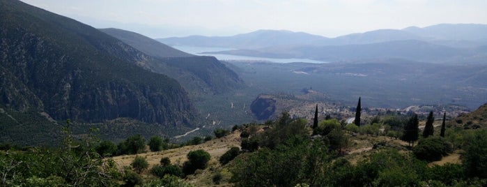 Delphi (Modern Town) is one of สถานที่ที่ Apostolos ถูกใจ.
